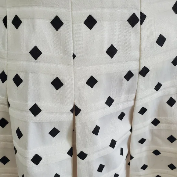 Banana Republic Diamond Pattern Skirt Size 2 - Picture 2 of 6